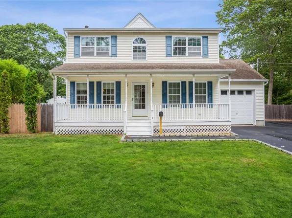 6 Howell Place, Speonk, NY 11972