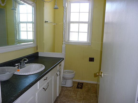 4th image of 406 S Linden St