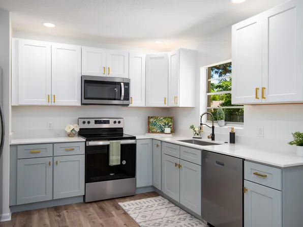 45 8th St, Shalimar, FL 32579