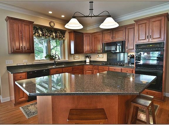 3rd image of 908 Ekman Dr