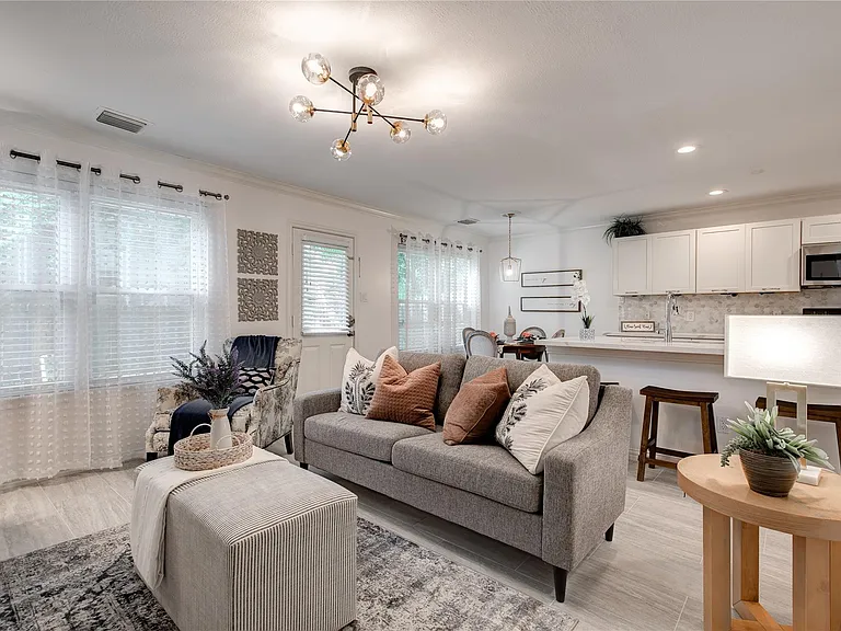 35 N Walden Elms Cir — Photo 8