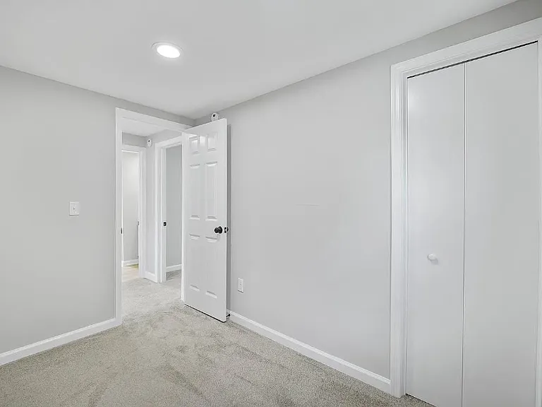 837 Virginia Ave — Photo 9