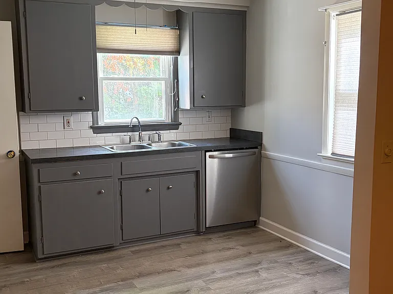 1385 Beaconfield Rd — Photo 3