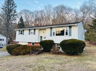 142 Kitemaug Rd, Uncasville, CT 06382
