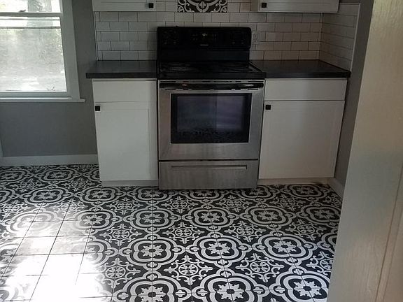2nd image of 912 W 9th Ave