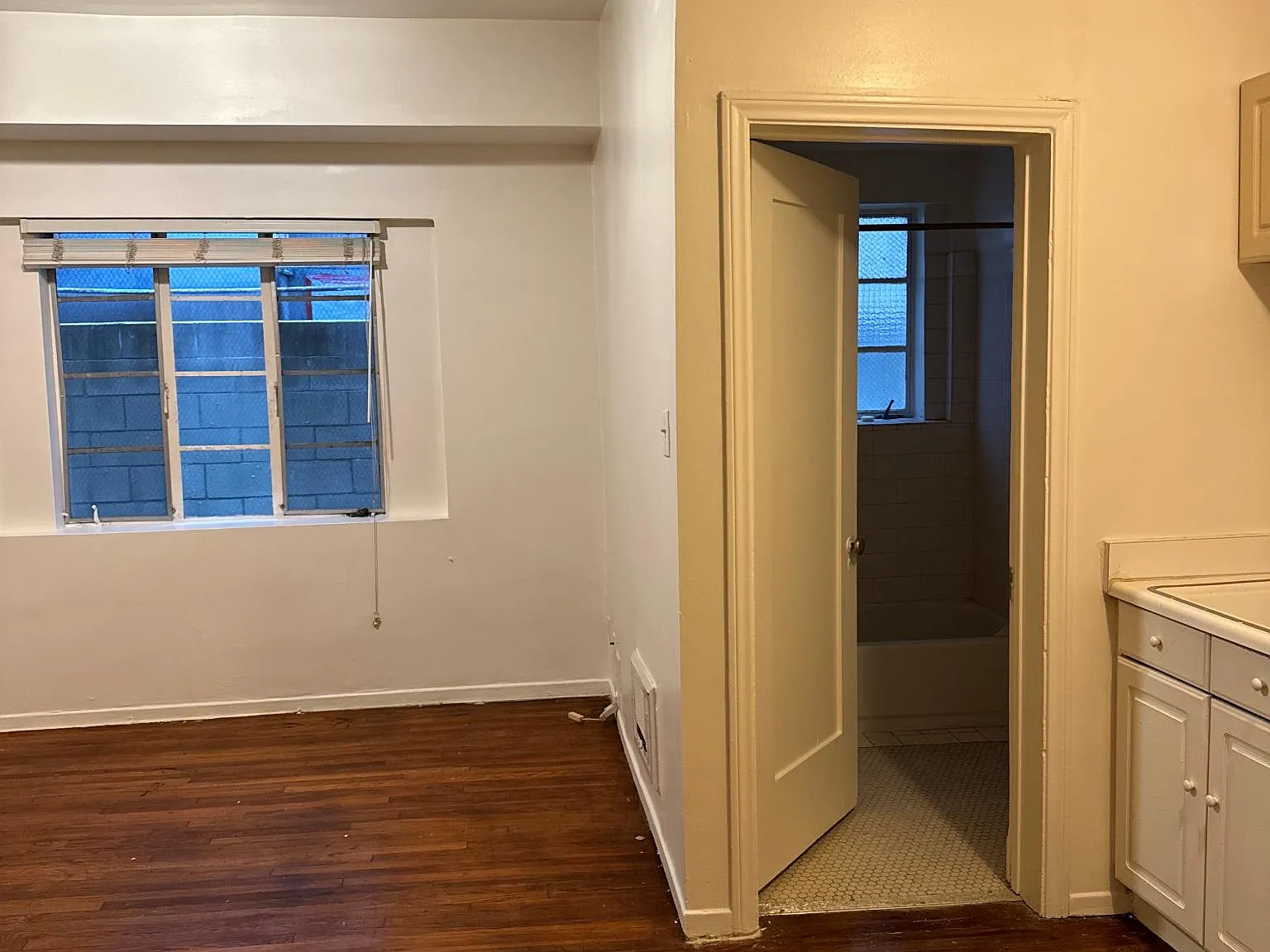 Studio, 200 sqft, $1,695 — Photo 3