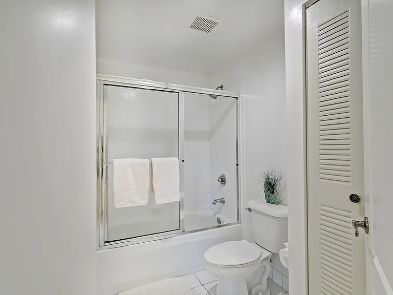 500 Uno Lago Dr #402 — Photo 23