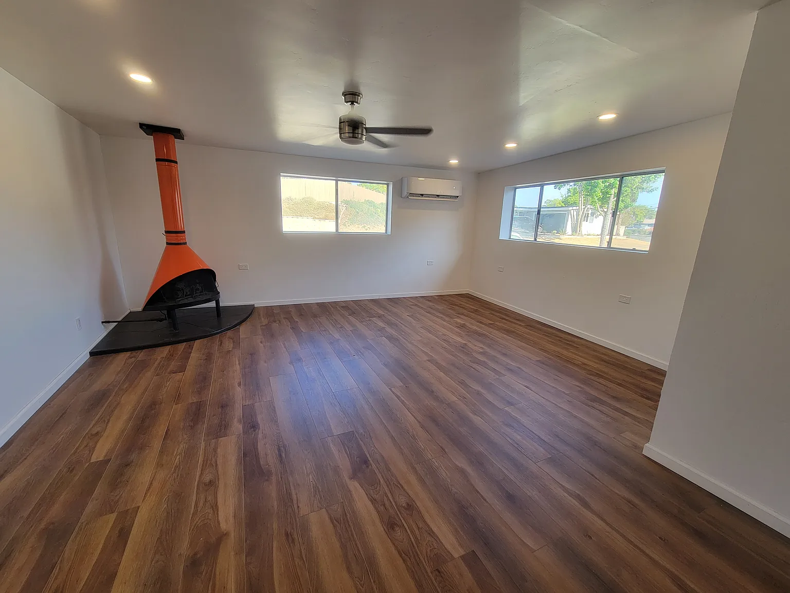3 bed, 1307 sqft, $4,100 — Photo 3