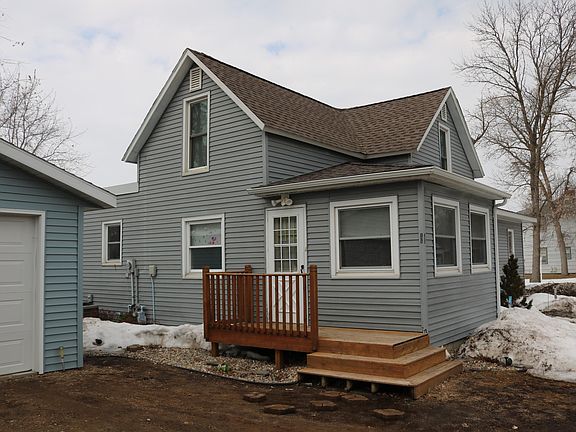 3rd image of 135 Bundy Ave