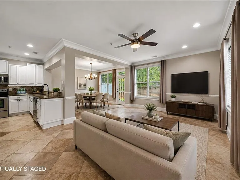 100 Kasey Dr — Photo 2