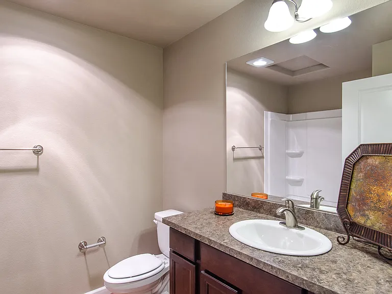 8Hundred West Apartments — Photo 39