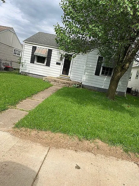 165 SW 18th St photo 1