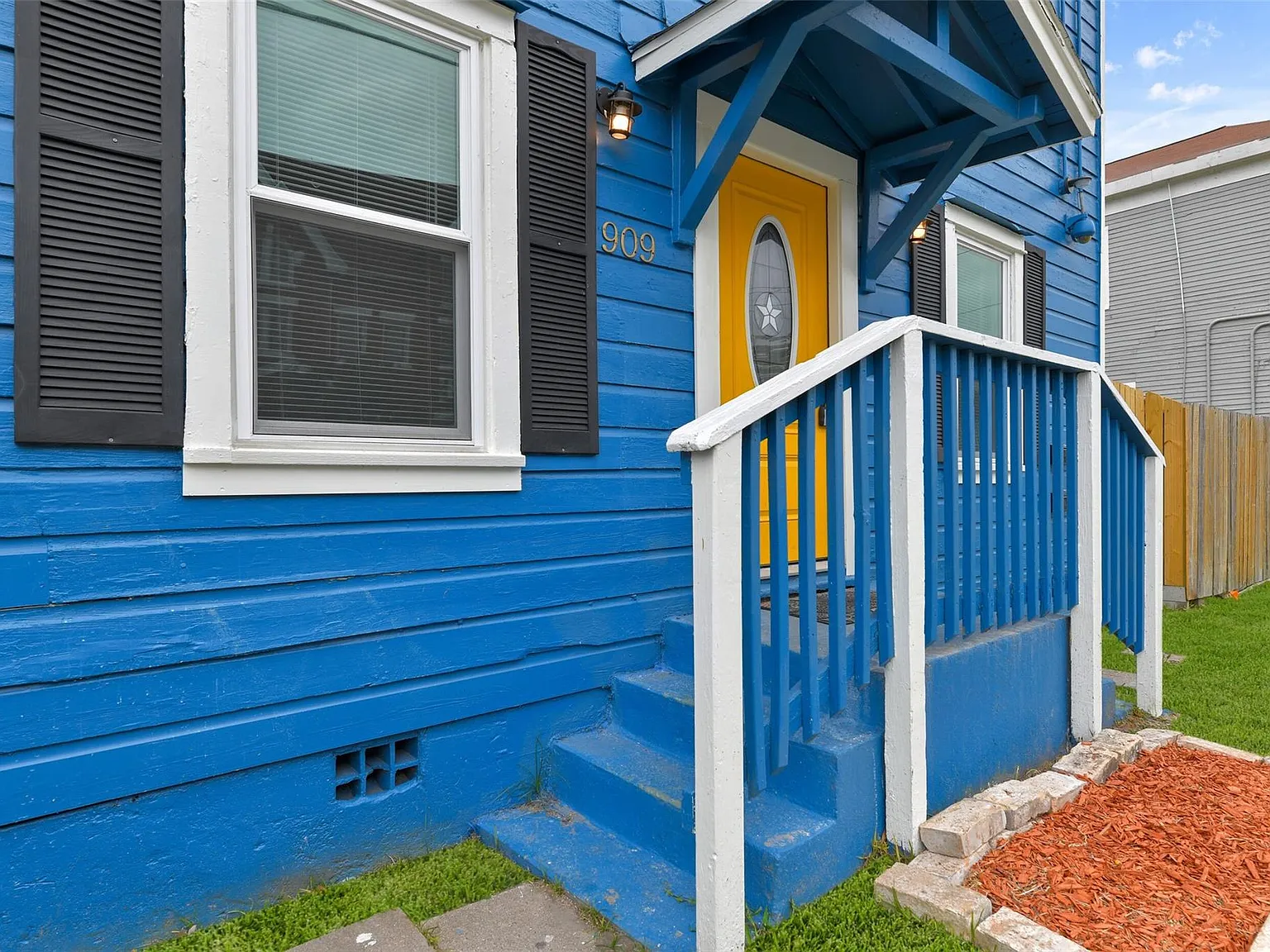 3 bed, 2.0 bath, 1000 sqft, $1,525 — Photo 2