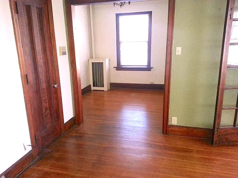 527 40th St — Photo 7
