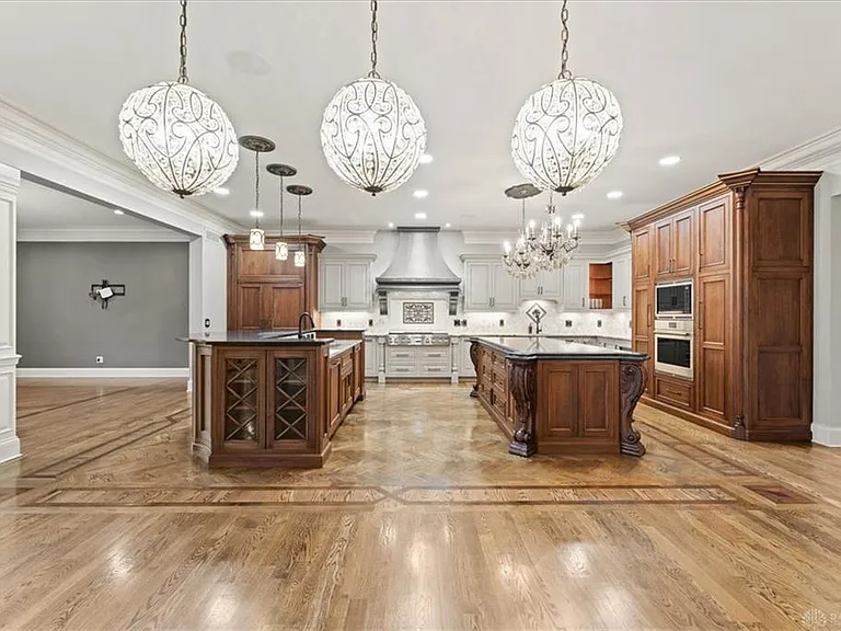9020 Whisperinghill Dr — Photo 42