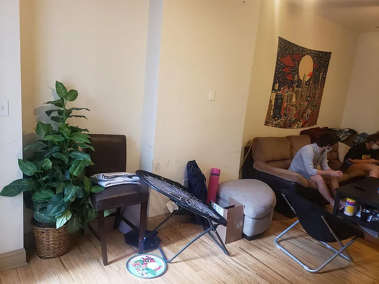 135 Green Ln #1R — Photo 4