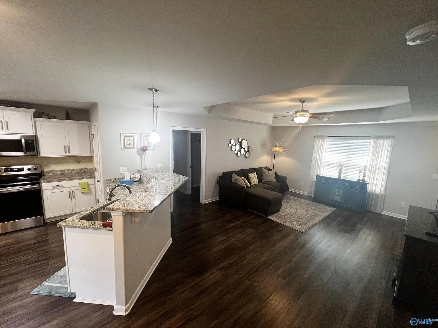 3 bed, 2.0 bath, 1558 sqft, $1,695 — Photo 3