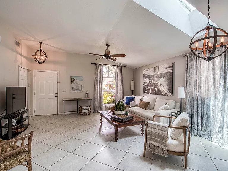 149 Cypress Cv — Photo 3