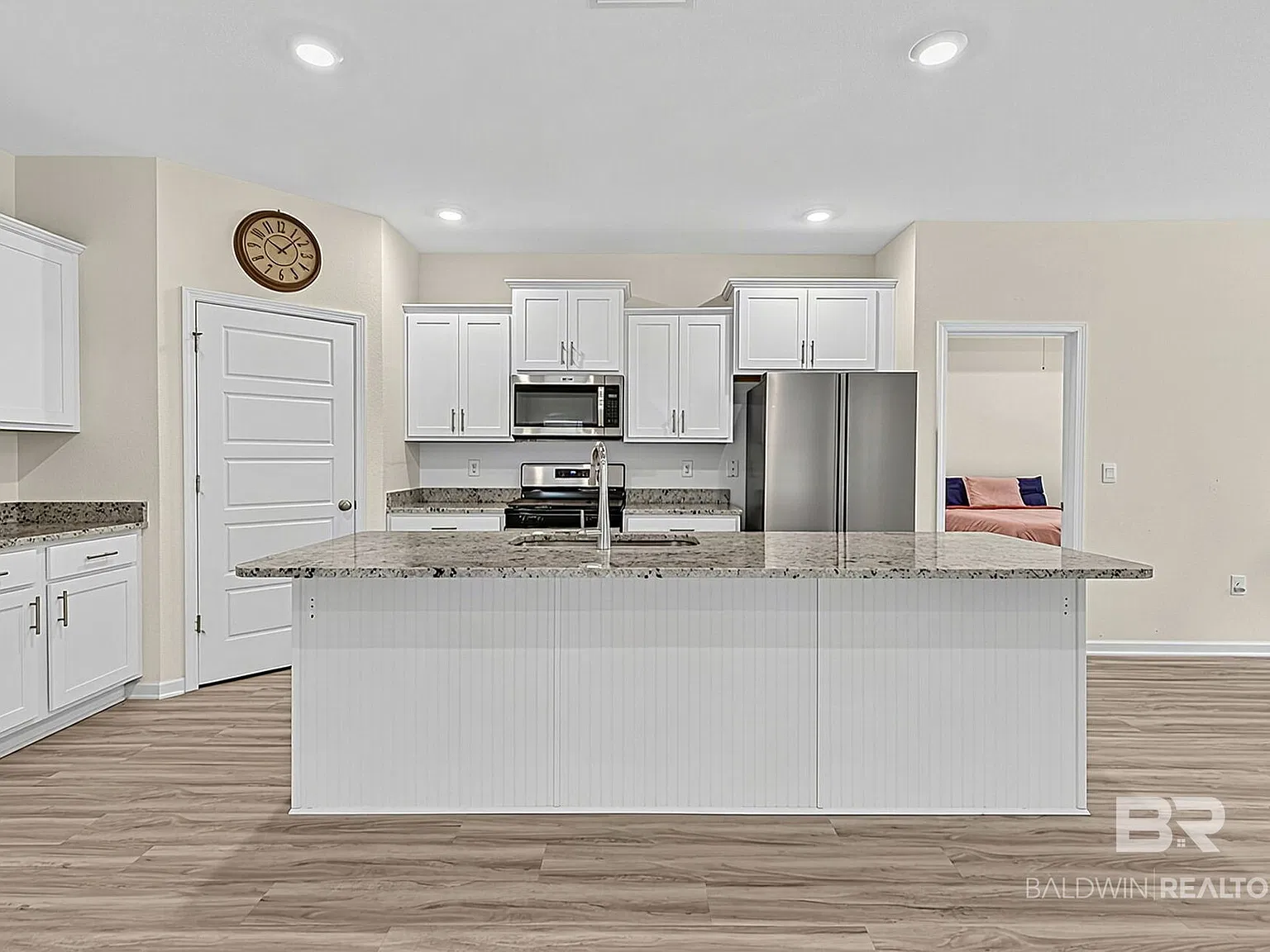 4 bed, 3.0 bath, 2100 sqft, $2,300 — Photo 3