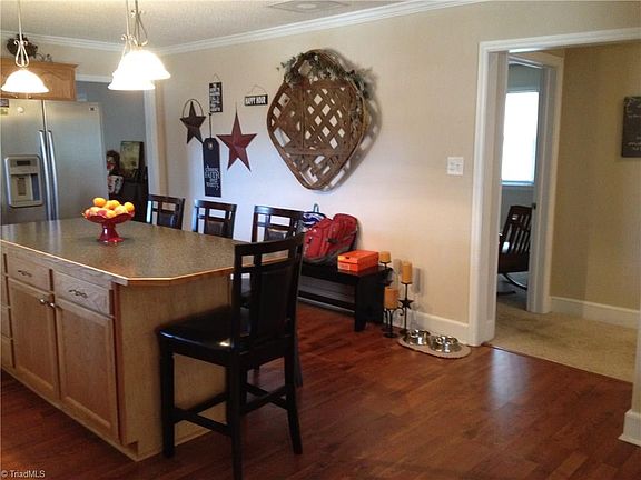3rd image of 1075 Candlewood Dr