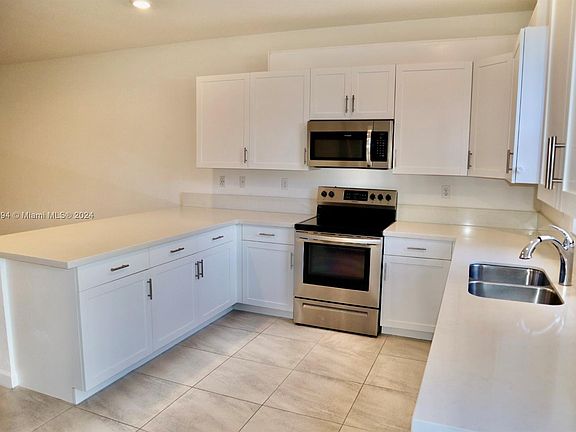 4th image of 1529 SW 28th St