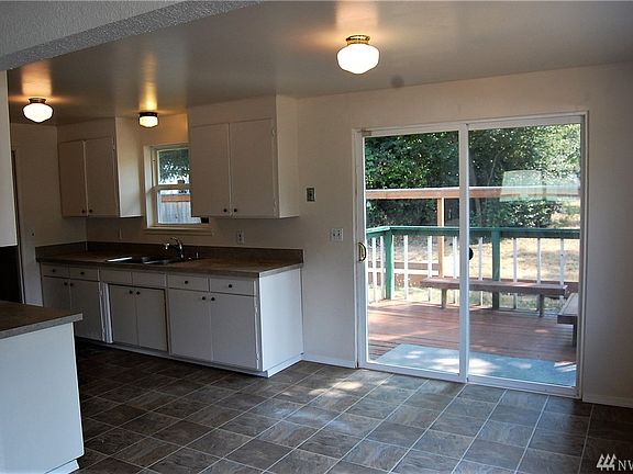 3rd image of 9713 Lawndale Ave SW