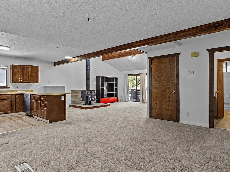 1108 Parkwood Ln — Photo 2