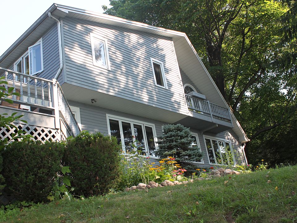 2nd image of 475 Bay St