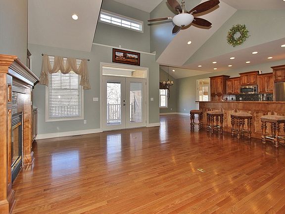 5th image of 1127 Cassatt Ln