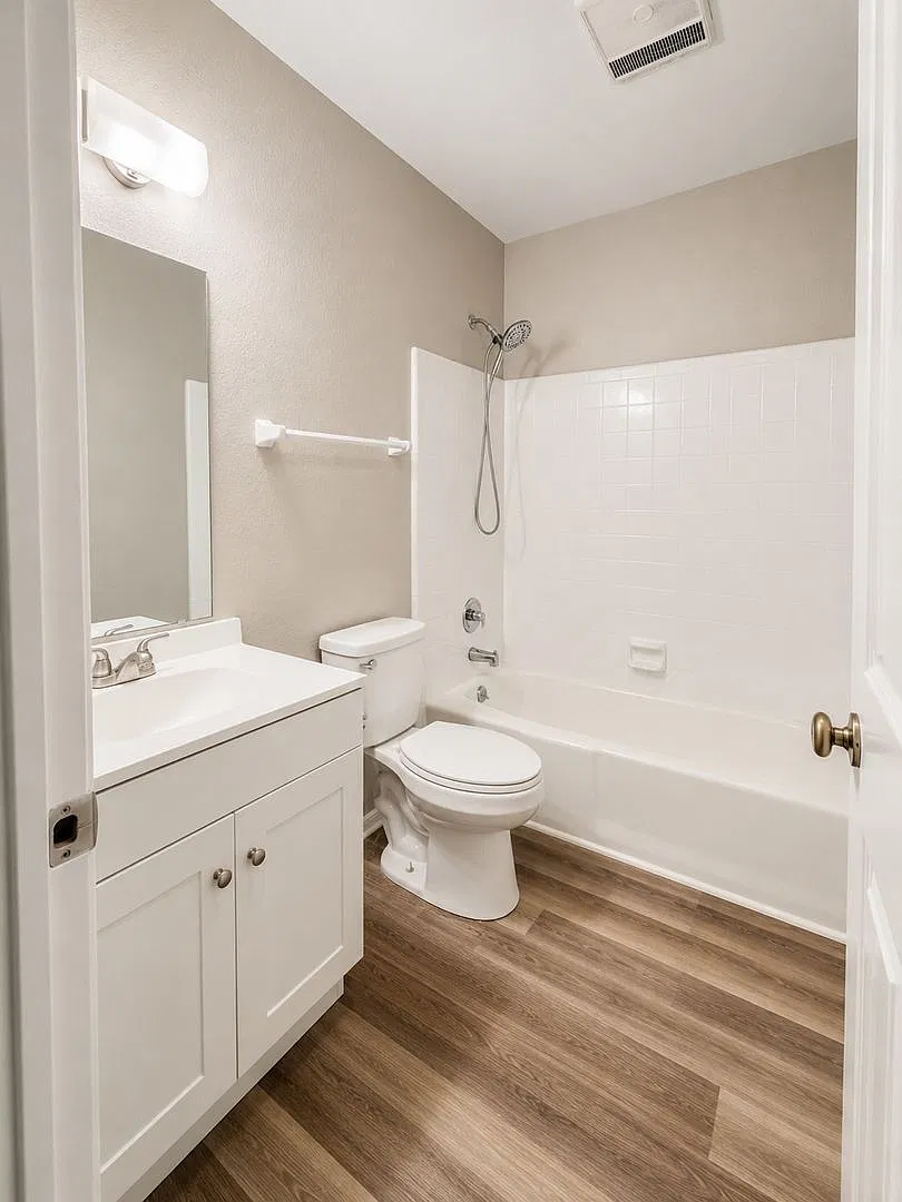 Charming 3 bedroom, 2 bathroom, 1 office/den. — Photo 2