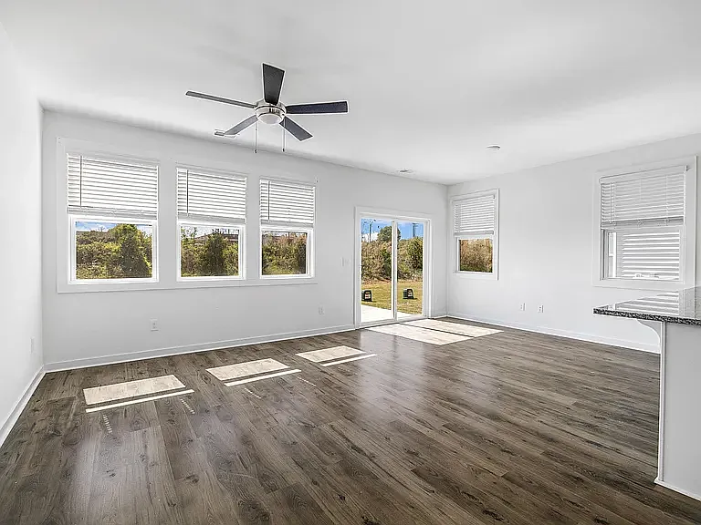4 bed, 2.5 bath, $1,650 — Photo 4