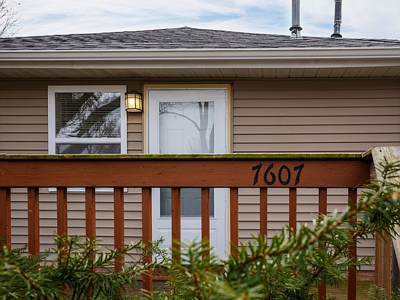 3rd image of 7607 Hickory Rd