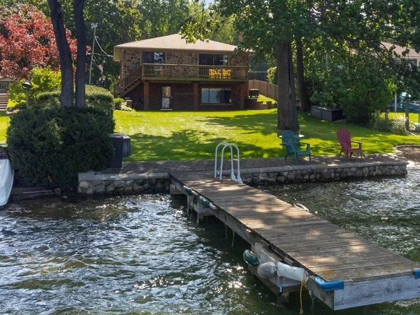 2915 Maple Rdg, Highland, MI 48356