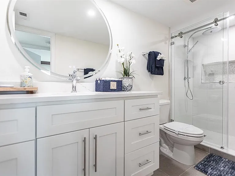 1125 W Peppertree Dr #402 — Photo 23