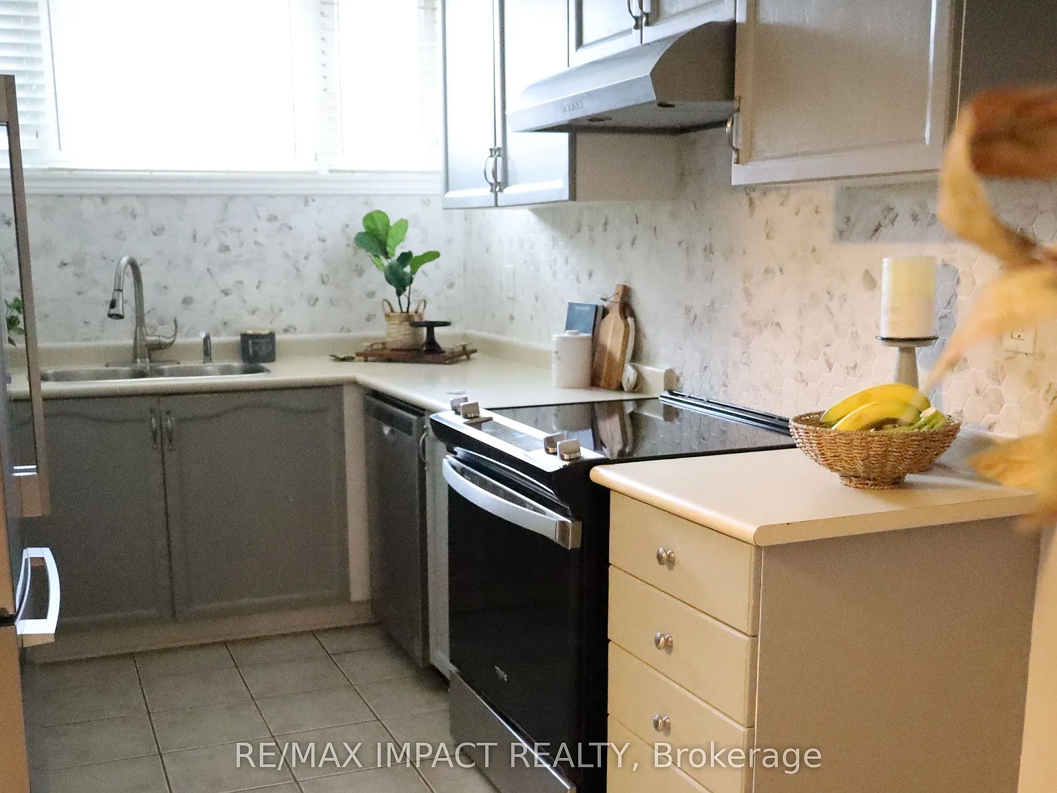 3 bed, $3,000 — Photo 3