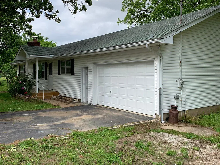 2101 S Kenser Rd — Photo 1