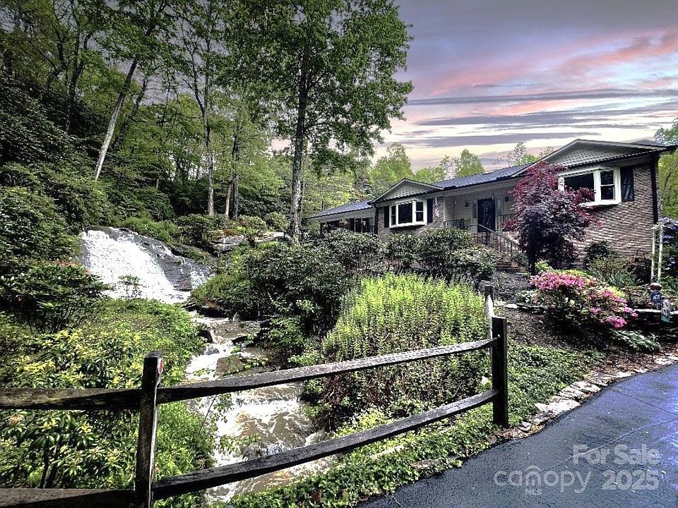 1st image of 439 Deerhaven Ln