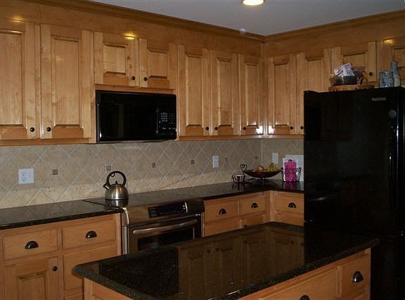 Updated Kitchen - Maple Cabinets !