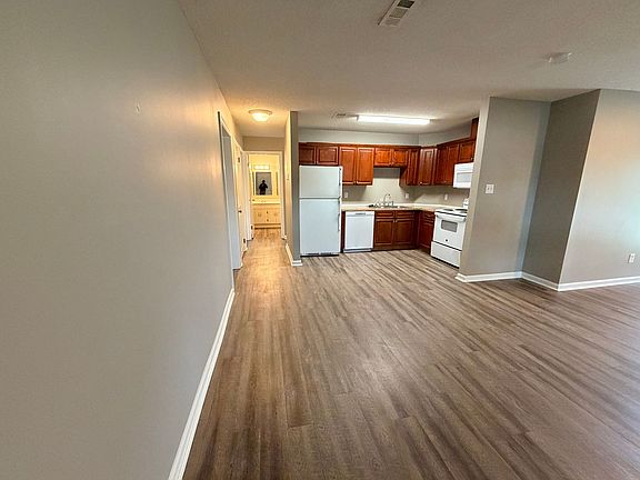 3rd image of 4 Lakeland Ct