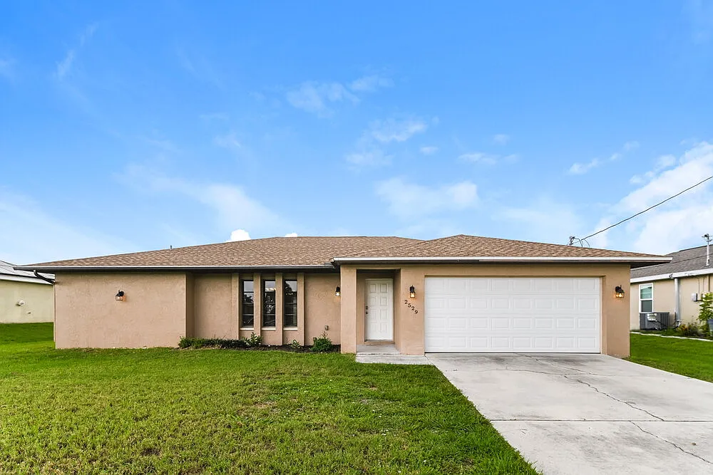 3 bed, 2.0 bath, 1736 sqft, $2,060 — Photo 1