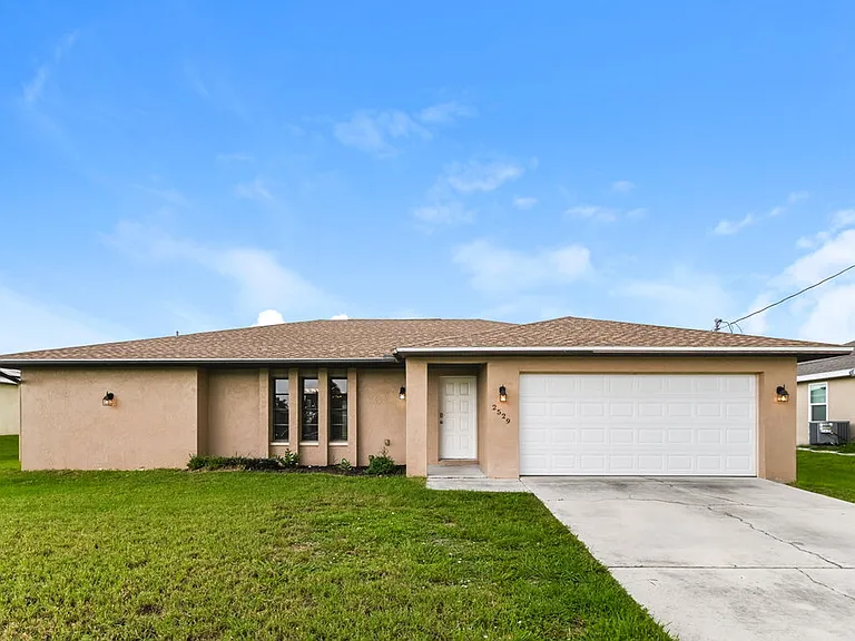 2529 SW 15th Pl — Photo 1