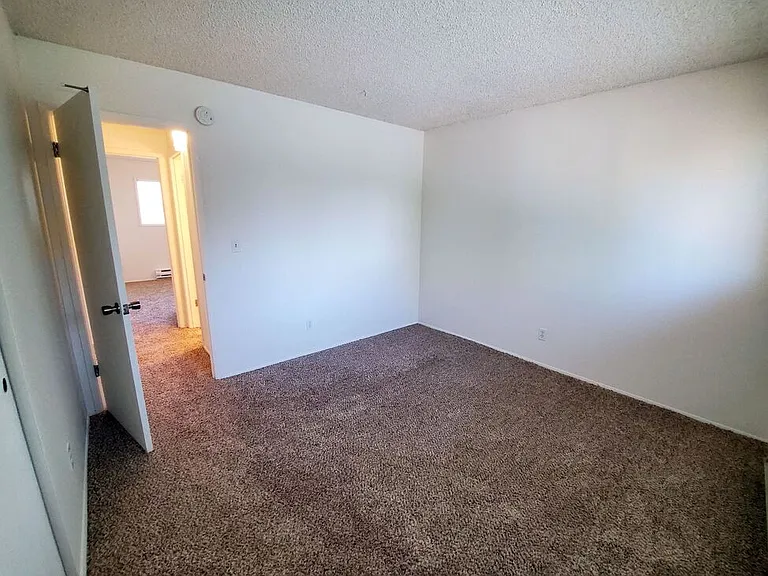 Kristin Apartments — Photo 7