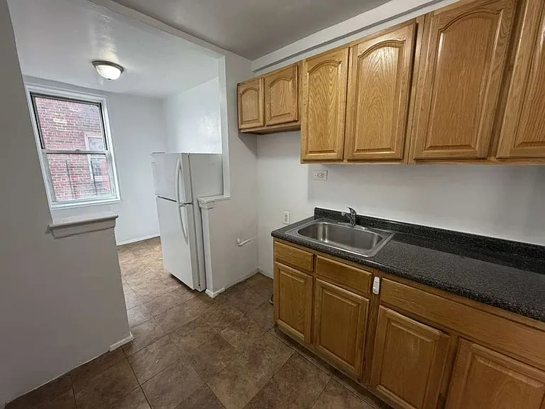 2170 University Ave #6R — Photo 4