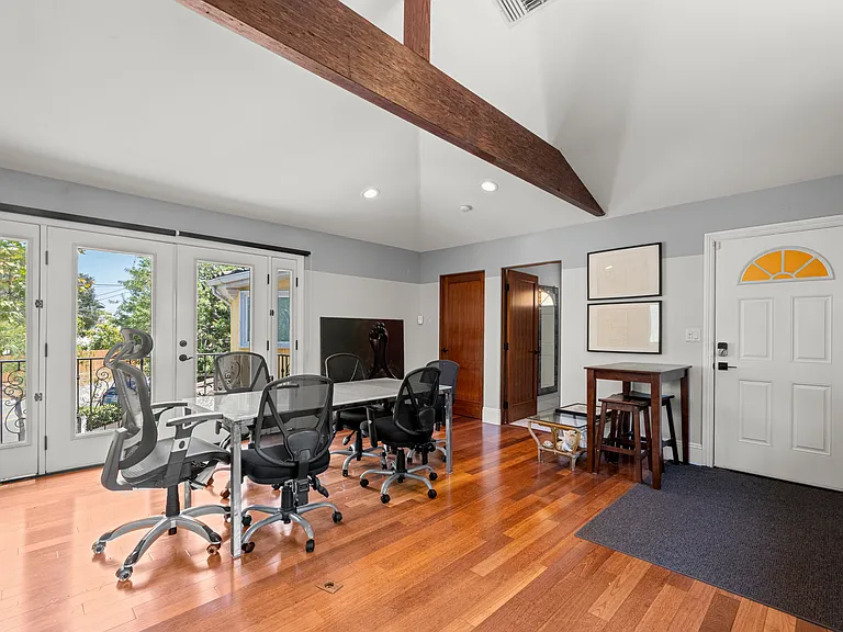 8302 S Sepulveda Blvd — Photo 18