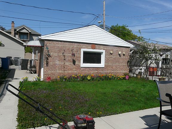 3rd image of 5604 S Melvina Ave