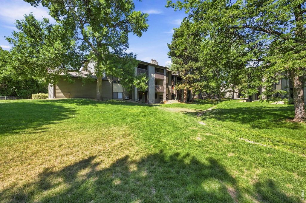 925 Columbia Rd #833