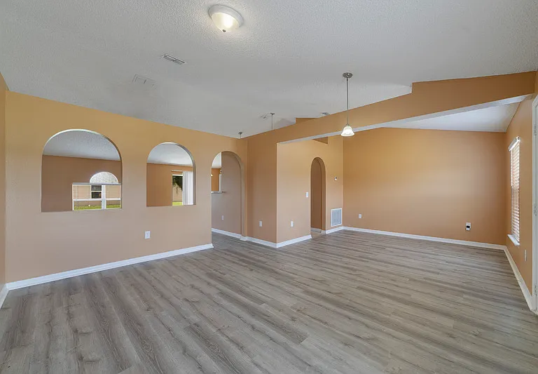 1907 Manatee Dr — Photo 2
