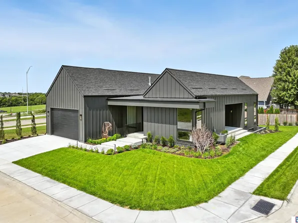 8440 Birkett Dr, Lincoln, NE 68526