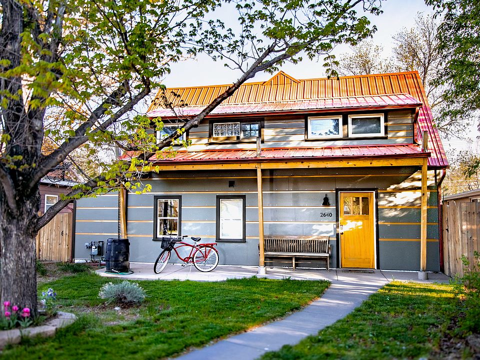 Central Boulder with easy parking and quick access to Pearl Street, 29th Street, CU, Whole Foods. 
Quiet Whittier neighborhood.