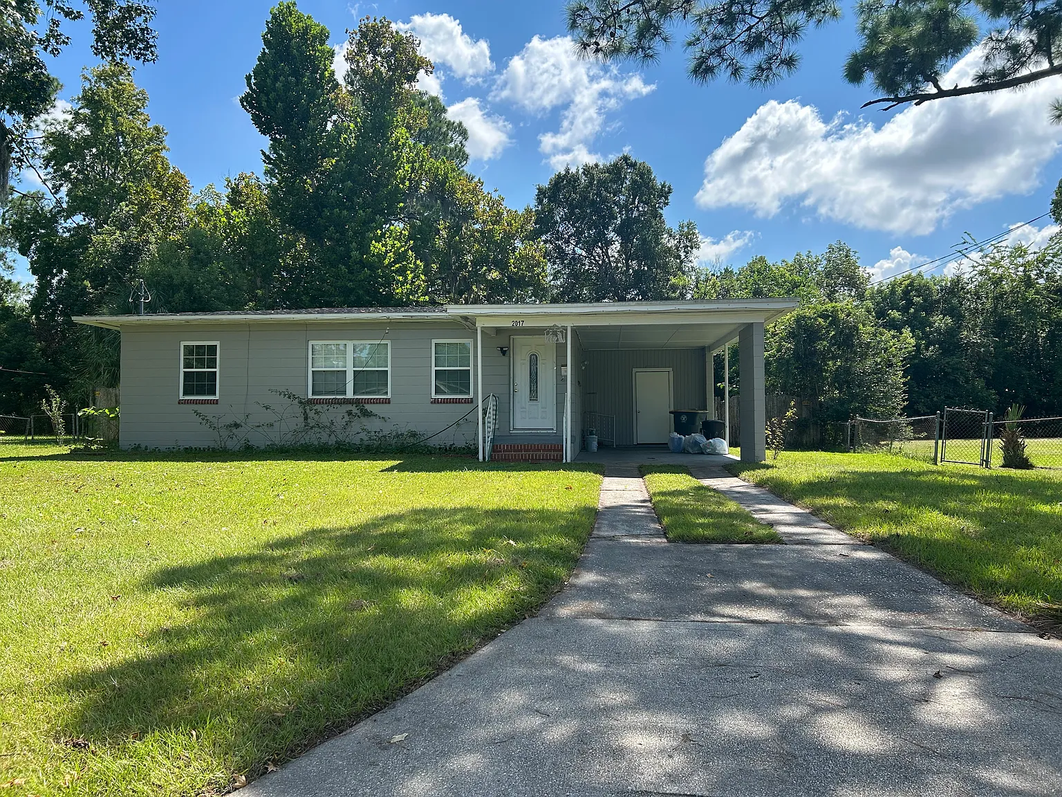 3 bed, 1088 sqft, $1,800 — Photo 1